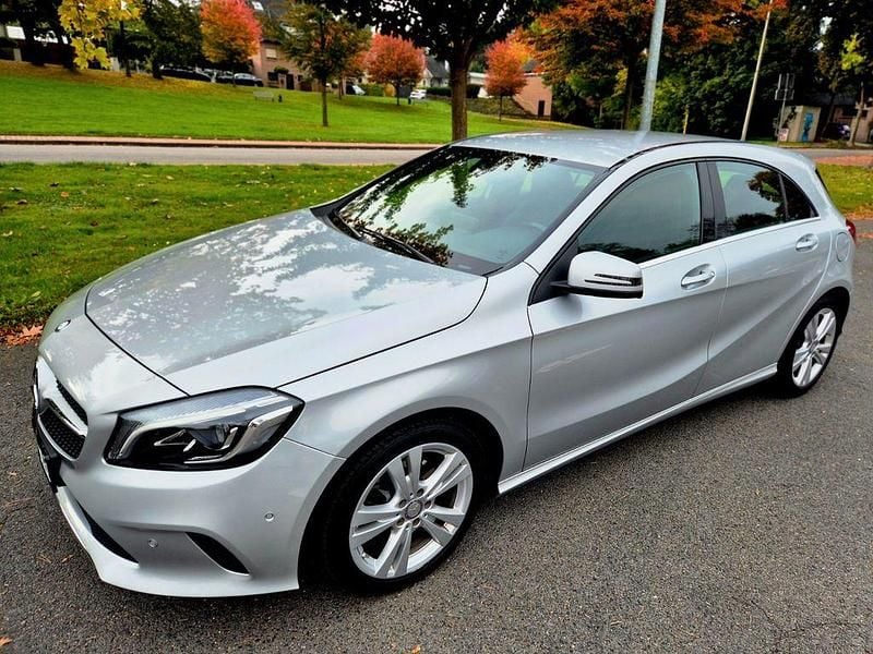 Silber Gebraucht 2016 Mercedes A180 Edition Limousine | 10.900 € (Guter Preis) - Bild 1/4