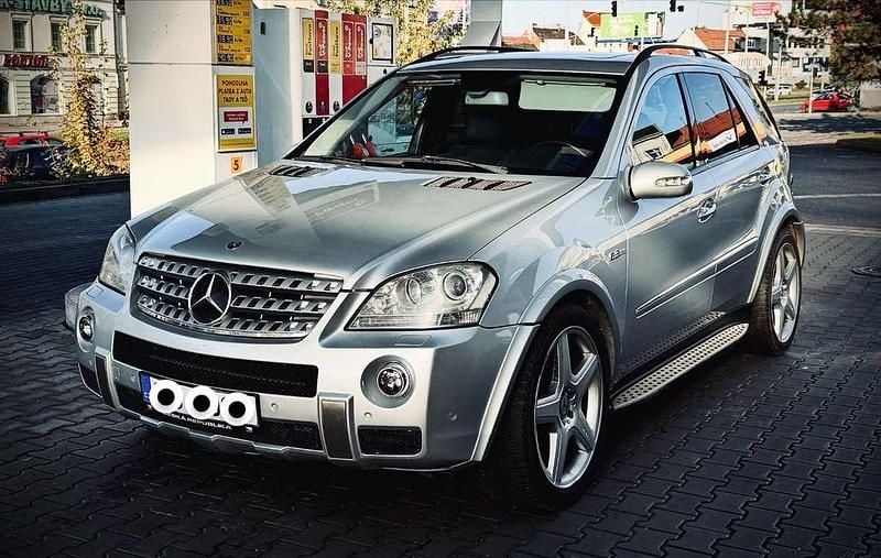 Silber Gebraucht 2007 Mercedes ML63 AMG AMG SUV | 16.000 € (Teuer) - Bild 1/4