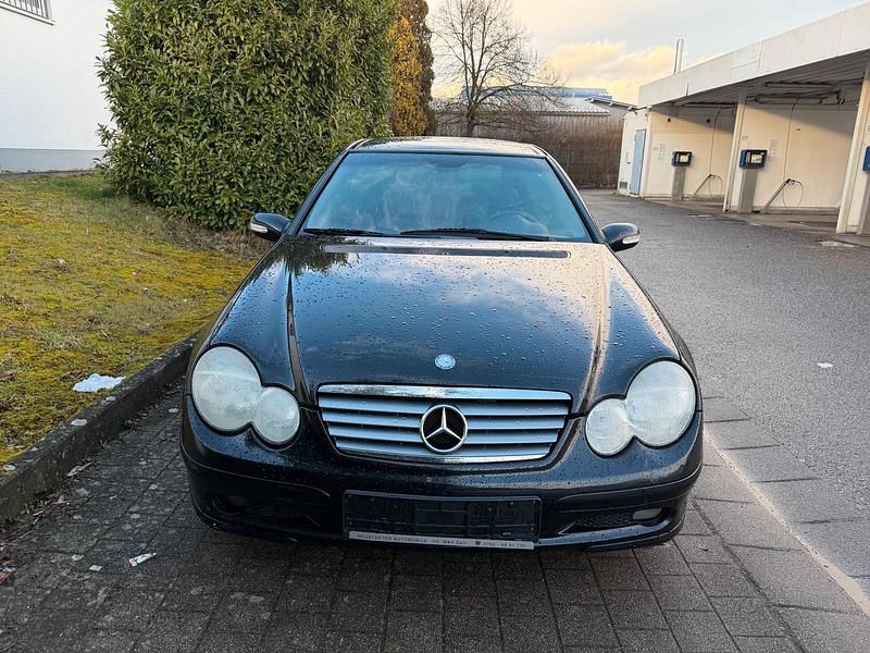 Gebraucht Mercedes C220 143 PS (105 kW) 2001 Schwarz Coupé