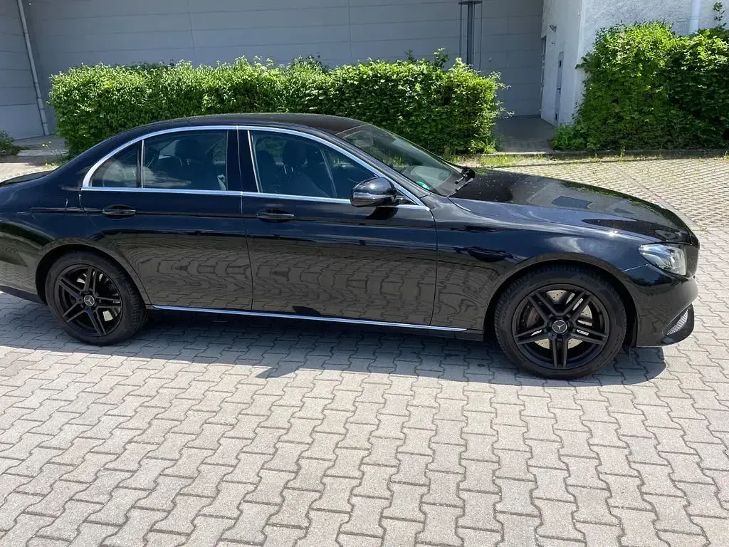 Gebraucht Mercedes E400 Avantgarde 333 PS (244 kW) 2017 Schwarz Limousine