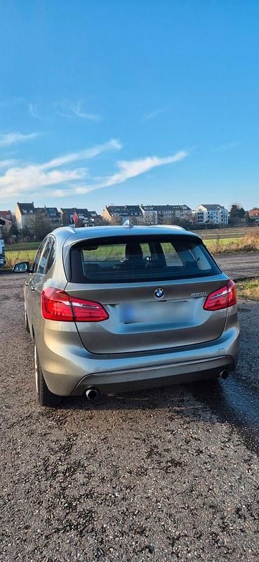 Silber Gebraucht 2017 BMW 220 Active Tourer Luxury Line Van / Kleinbus | 17.700 € (Guter Preis) - Bild 1/4
