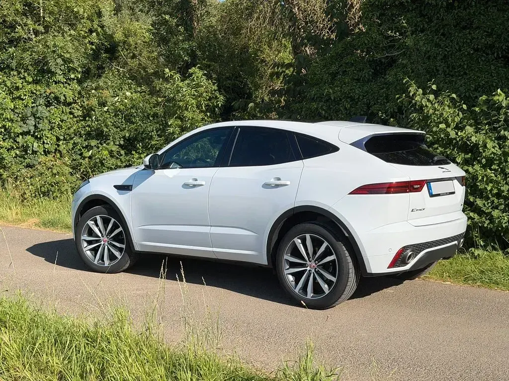 Gebraucht Jaguar E-Pace Chequered Flag 179 PS (131 kW) 2020 Weiß SUV