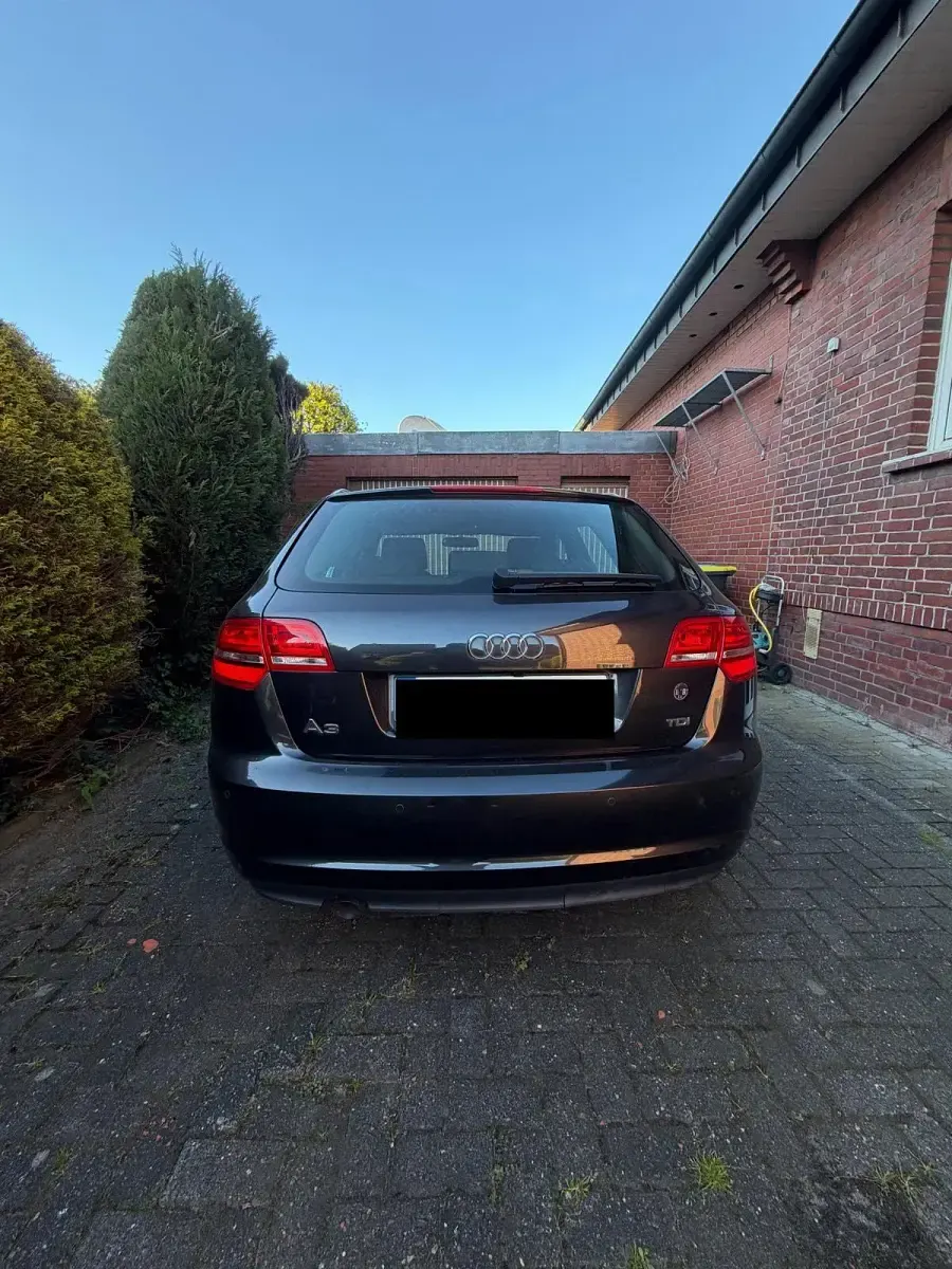 Gebraucht Audi A3 101 PS (74 kW) 2011 Grau Kleinwagen