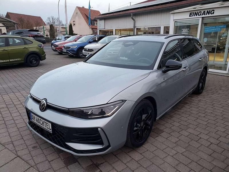 Neu VW Passat R-line 193 PS (141 kW) 2026 Oyster silver metallic Kombi