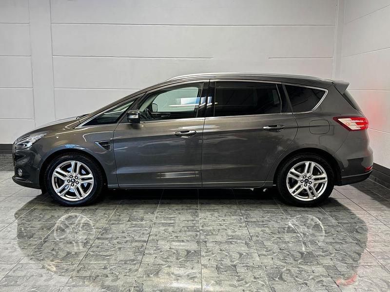 Gebraucht Ford S-MAX Titanium 190 PS (139 kW) 2019 Magneticgrau (metallic) Van / Kleinbus