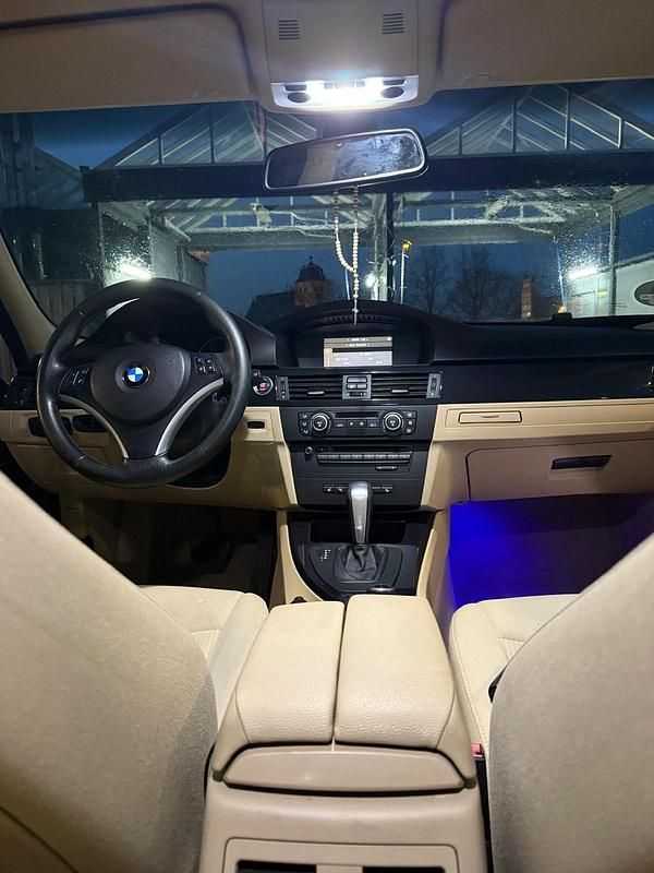 Gebraucht BMW 320 143 PS (105 kW) 2009 Schwarz Kombi