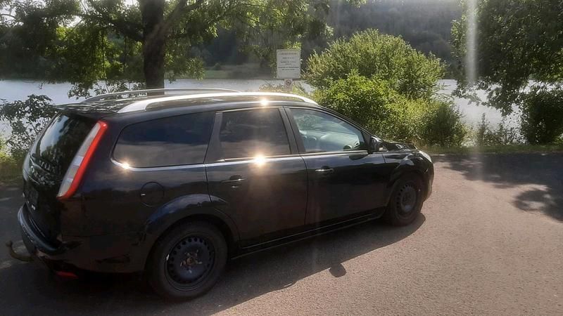 Gebraucht Ford Focus 100 PS (73 kW) 2011 Schwarz Kombi