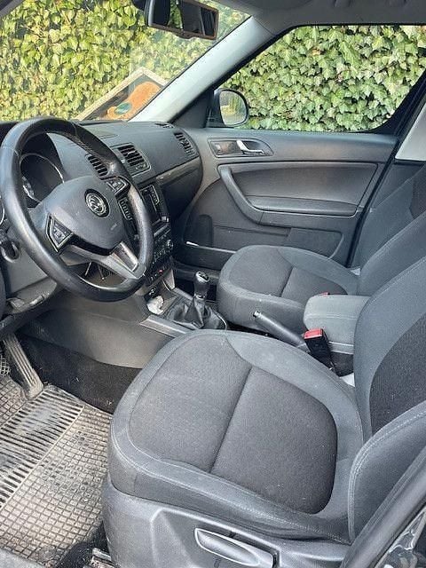 Gebraucht Skoda Yeti Elegance 110 PS (80 kW) 2015 Grau SUV