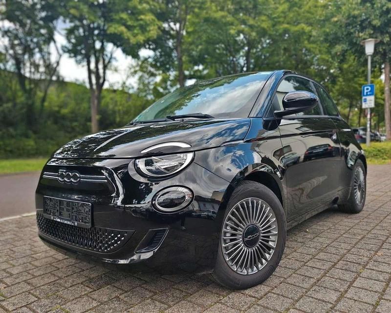 Onyx schwarz Gebraucht 2021 Fiat 500e Icon Kleinwagen | 15.444 € (Superpreis) - Bild 1/4
