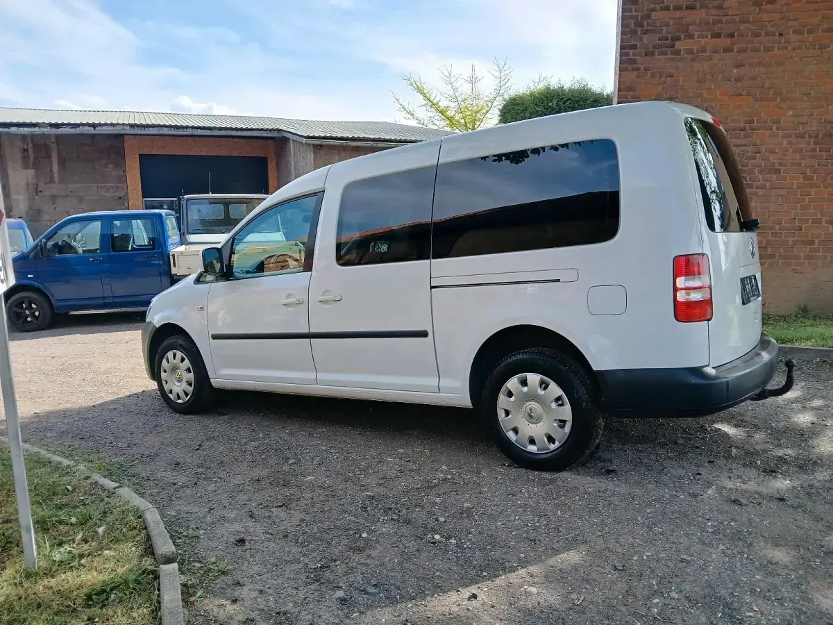 Używany VW Caddy Maxi Trendline 105 KM (77 kW) 2011 Minivan