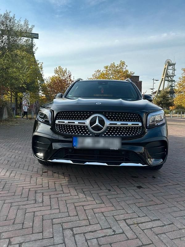 Schwarz Gebraucht 2021 Mercedes GLB200 AMG line Plus SUV | 37.000 € (Fairer Preis) - Bild 1/4