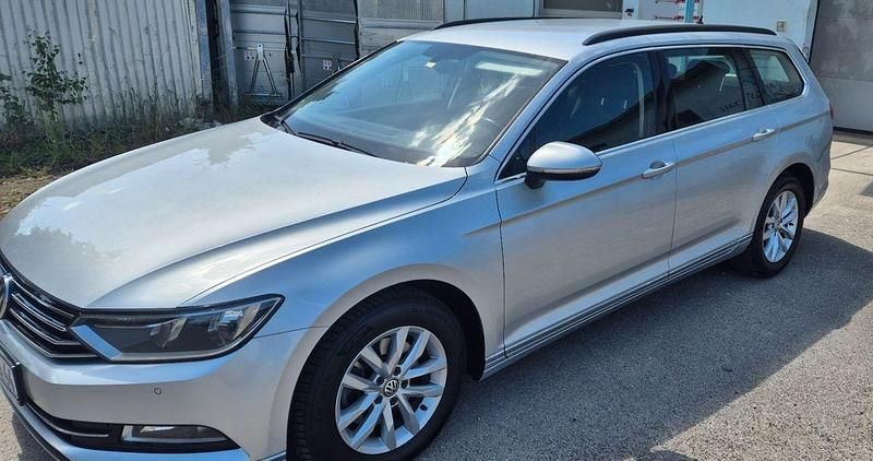 Silber Gebraucht 2017 VW Passat Comfortline Kombi | 12.490 € (Guter Preis) - Bild 1/4