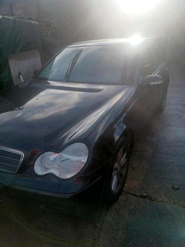 Second-hand Mercedes C180 Classic 143 CP (105 kW) 2002 Negru Berlinǎ