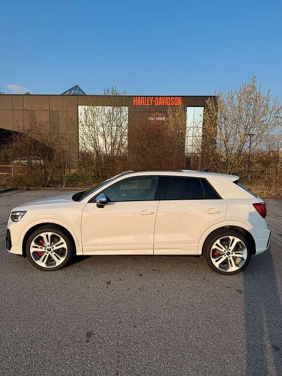 Gebraucht Audi SQ2 Ambiente 300 PS (220 kW) 2025 Weiß SUV