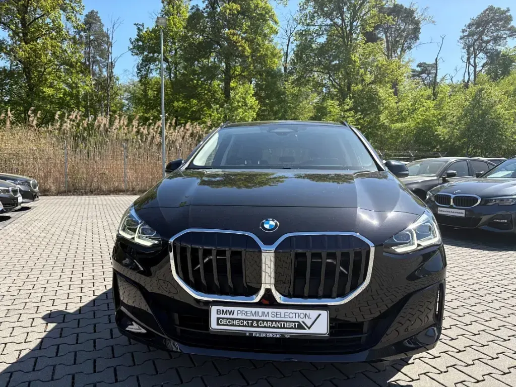 Gebraucht BMW 220 Active Tourer 170 PS (125 kW) 2025 Schwarz Van / Kleinbus