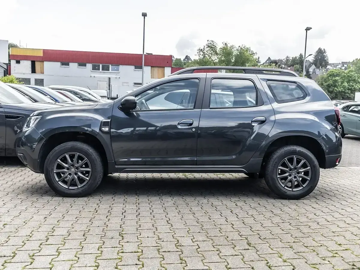 Gebraucht Dacia Duster Comfort 114 PS (83 kW) 2018 Kometengrau SUV