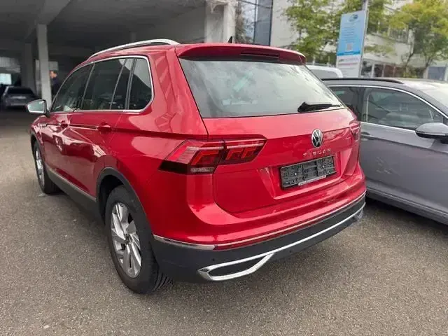 Second-hand VW Tiguan Elegance 150 CP (110 kW) 2023 Roșu SUV