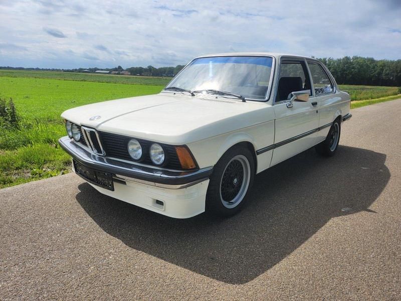 Weiß Gebraucht 1978 BMW 318 Limousine | 10.500 € - Bild 1/4