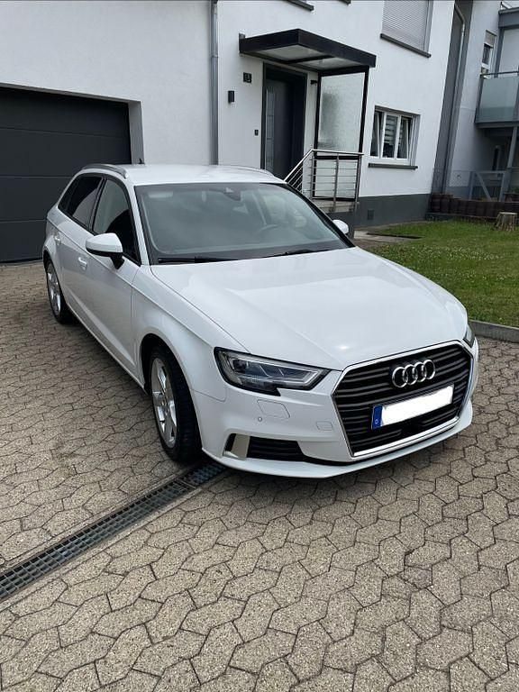 Gebraucht Audi A3 Ambiente 150 PS (110 kW) 2019 Weiß Limousine