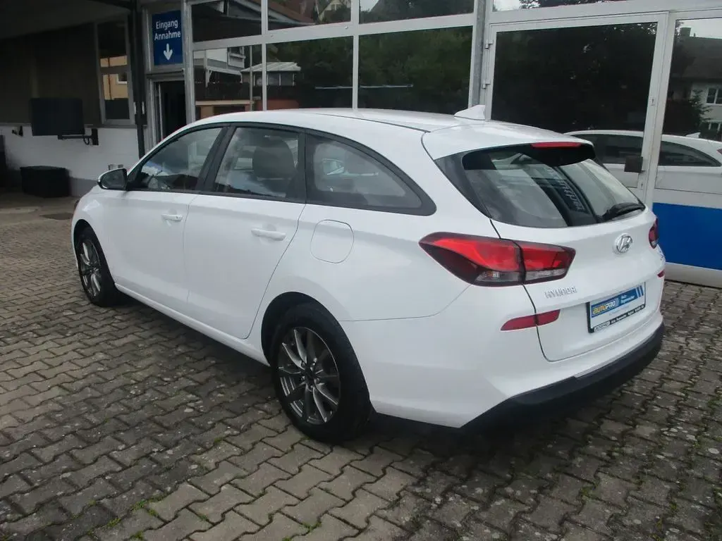 Gebraucht Hyundai i30 Pure 101 PS (74 kW) 2018 Weiß Kombi
