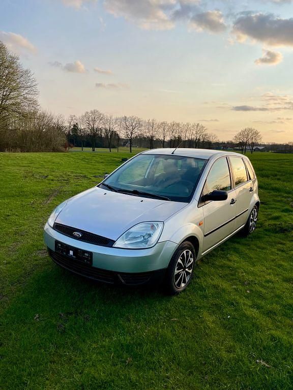 Gebraucht Ford Fiesta 60 PS (44 kW) 2004 Silber Kleinwagen