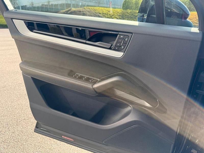 Neu Porsche Cayenne 354 PS (260 kW) 2026 Schwarz SUV