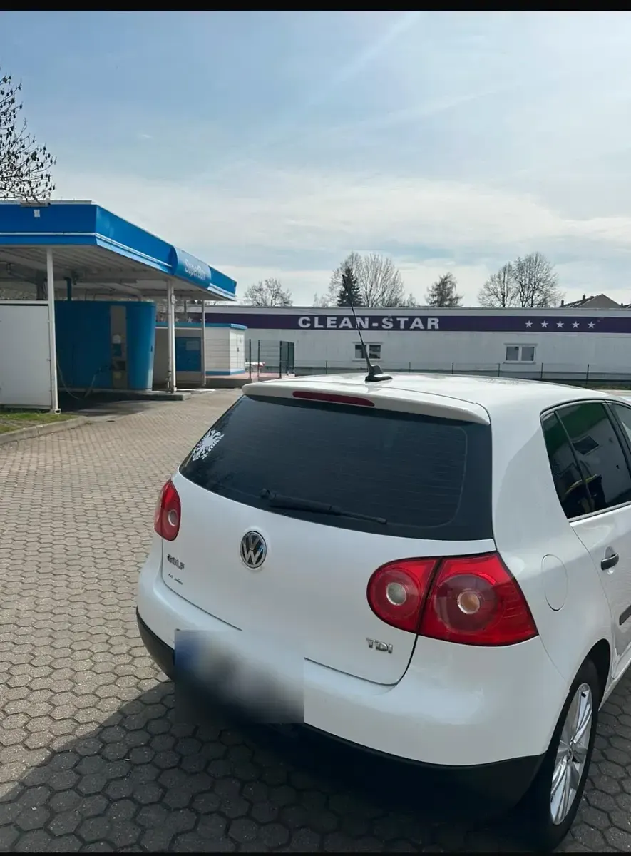 Gebraucht VW Golf V 105 PS (77 kW) 2007 Weiß Limousine
