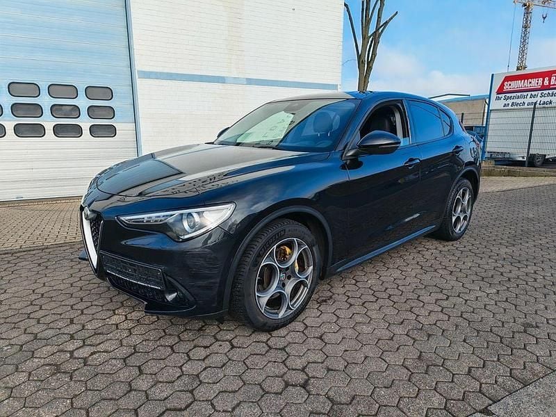 Schwarz Gebraucht 2018 Alfa Romeo Stelvio Super SUV | 12.300 € (Guter Preis) - Bild 1/4