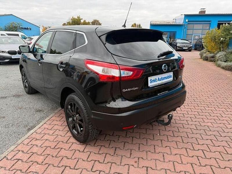 Gebraucht Nissan Qashqai Acenta 110 PS (80 kW) 2016 Schwarz SUV