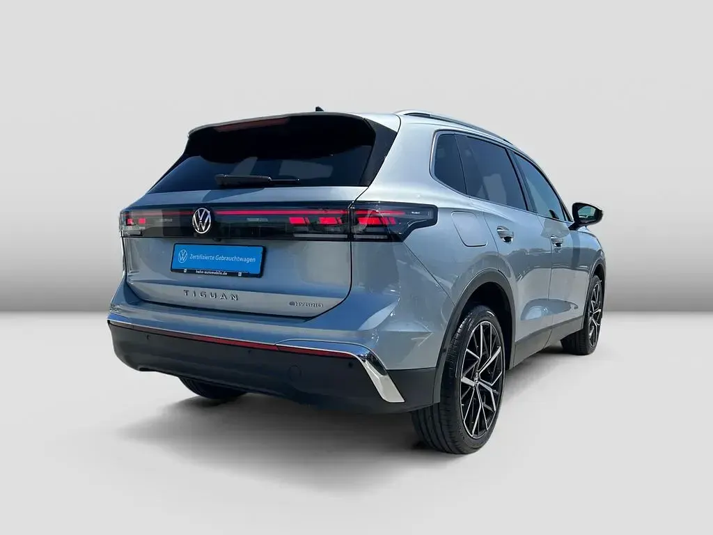 Gebraucht VW Tiguan Elegance 204 PS (150 kW) 2025 Oyster silver metallic SUV