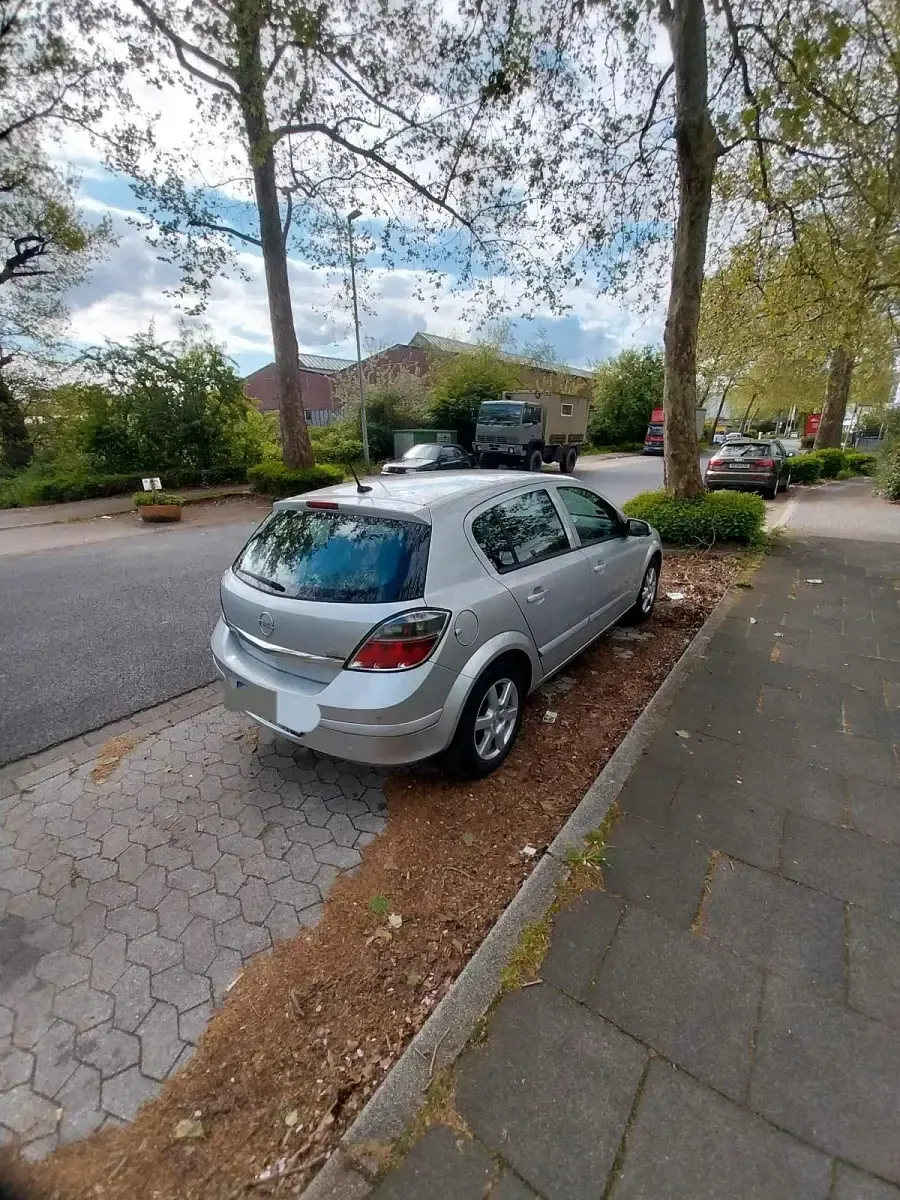Gebraucht Opel Astra 90 PS (66 kW) 2008 Silber Kleinwagen