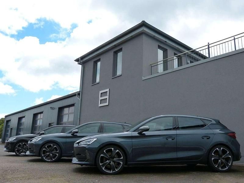 Gebraucht Cupra Leon Basis 150 PS (110 kW) 2024 Mitternachtsschwarz Kombi