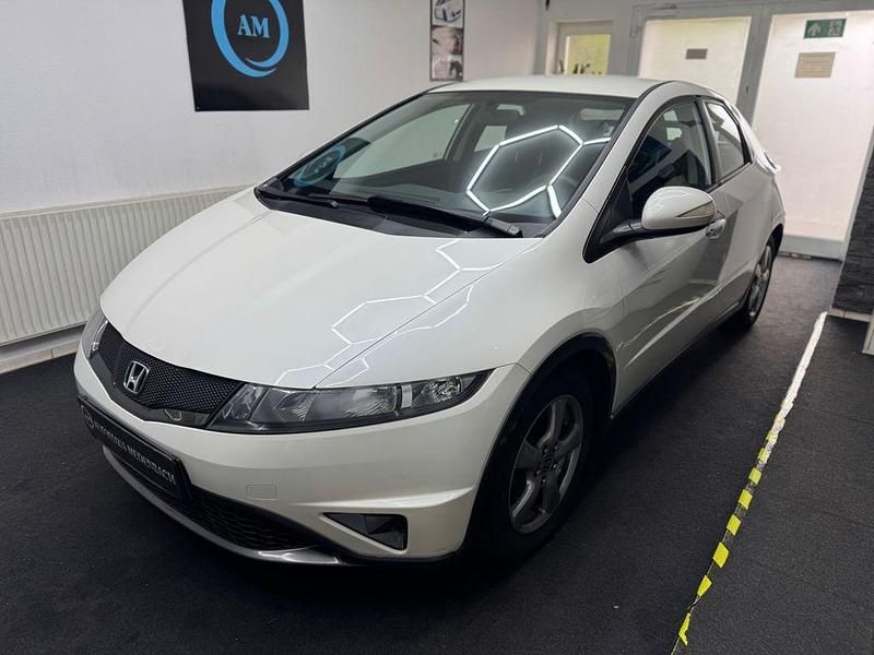 Gebraucht Honda Civic Comfort 99 PS (72 kW) 2011 Weiß Limousine