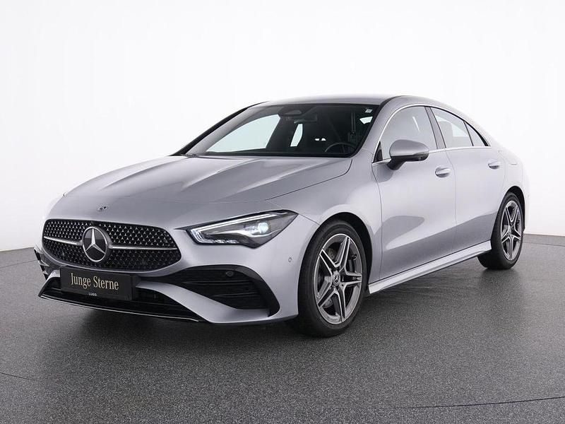 Silber Gebraucht 2024 Mercedes CLA200 AMG Coupé | 35.895 € (Fairer Preis) - Bild 1/4
