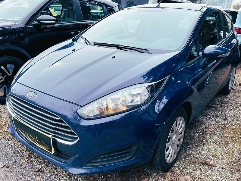 Gebraucht Ford Fiesta Trend 82 PS (60 kW) 2013 Blau Kleinwagen