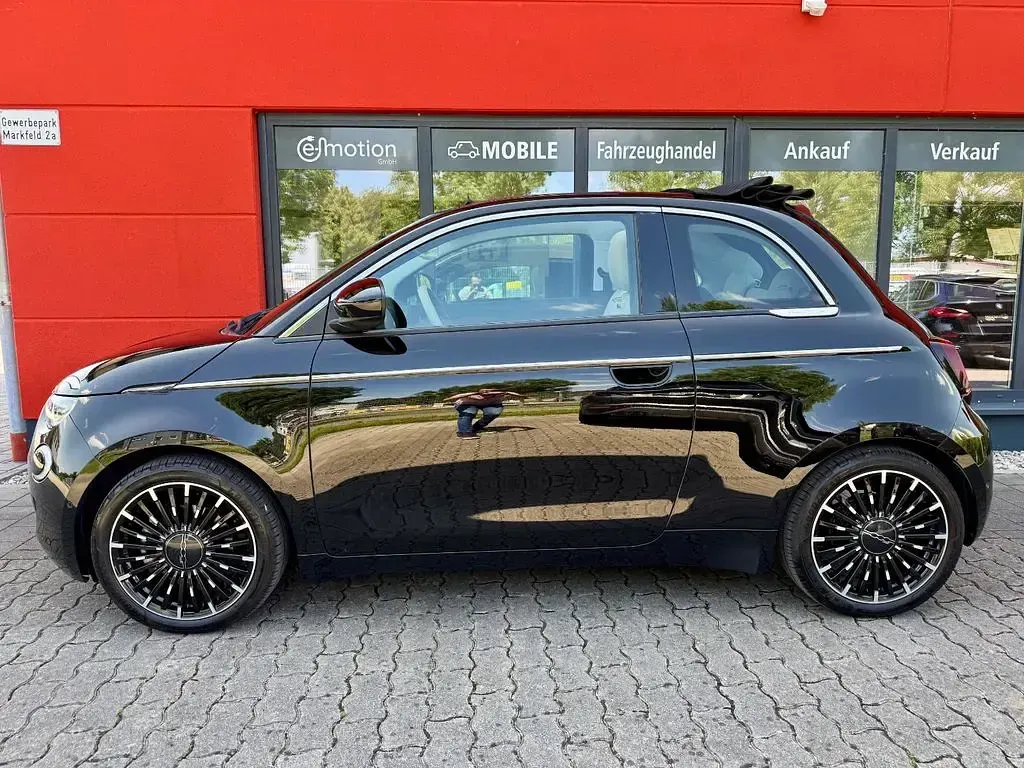 Gebraucht Fiat 500e La Prima 86 kW (118 PS) 2023 Onyx schwarz Kleinwagen