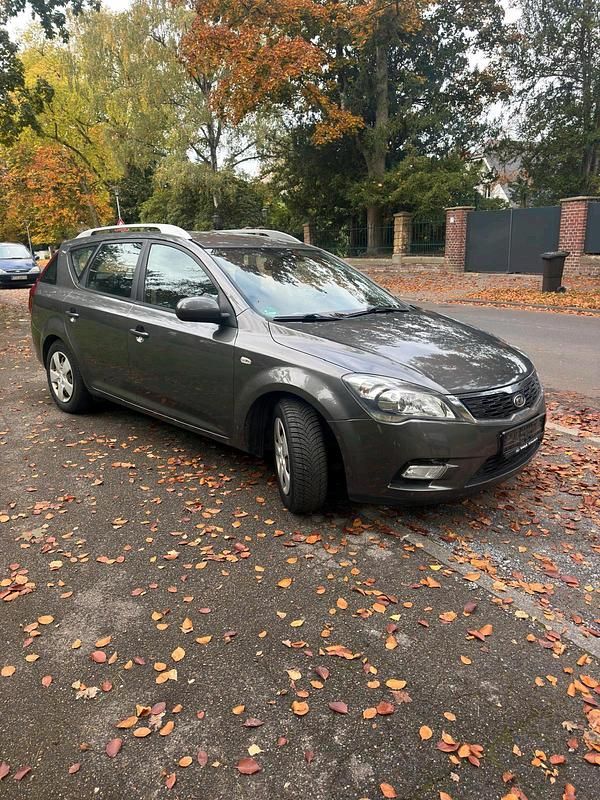 Grau Gebraucht 2011 Kia Ceed Kombi | 2.999 € (Superpreis) - Bild 1/4