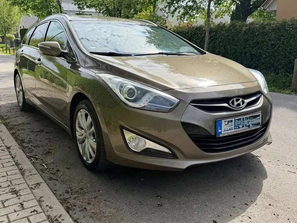 Gebraucht Hyundai i40 Style 116 PS (85 kW) 2012 Braun Kombi