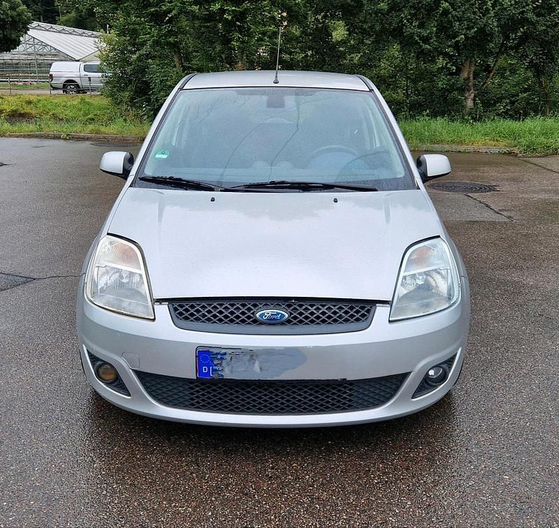 Silber Gebraucht 2007 Ford Fiesta Kleinwagen | 490 € (Superpreis) - Bild 1/4