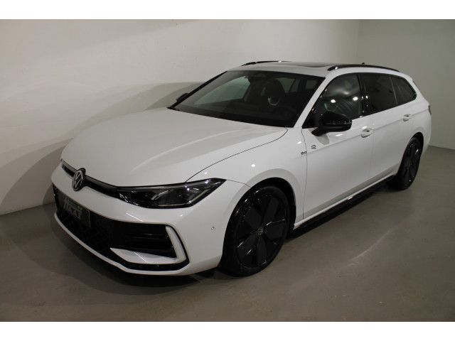 Gebraucht VW Passat R-line 150 PS (110 kW) 2024 Weiß Kombi
