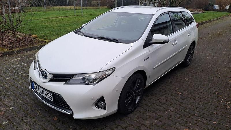 Weiß Gebraucht 2014 Toyota Auris Touring Sports Kombi | 10.800 € (Fairer Preis) - Bild 1/4