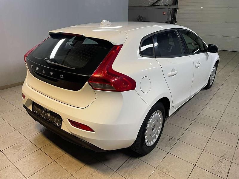 Gebraucht Volvo V40 Basis 114 PS (83 kW) 2013 White solid Kombi