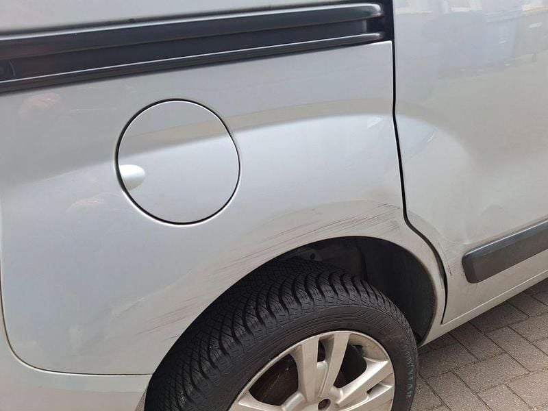 Gebraucht Fiat Qubo Active 75 PS (55 kW) 2012 Silber Van / Kleinbus