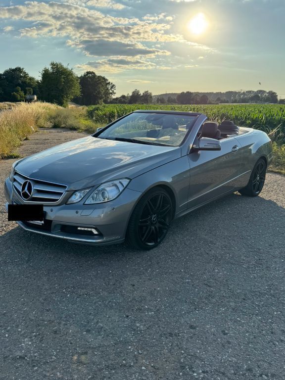 Grau Gebraucht 2011 Mercedes E350 Avantgarde Cabrio | 19.000 € (Etwas zu teuer) - Bild 1/4
