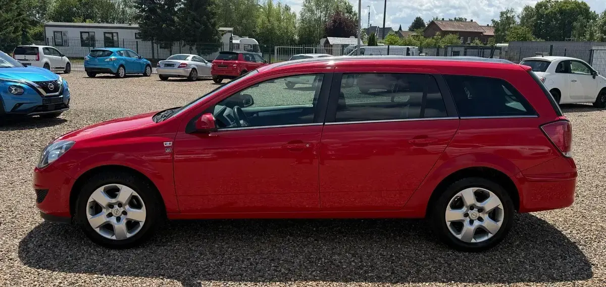 Gebraucht Opel Astra Edition 116 PS (85 kW) 2010 Rot Kombi