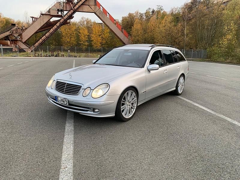 Silber Gebraucht 2005 Mercedes E320 Kombi | 3.700 € (Fairer Preis) - Bild 1/4