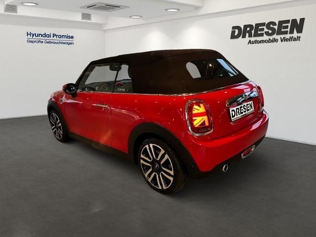 Gebraucht Mini Cooper Cabriolet 136 PS (100 kW) 2021 Solar) red (rot Cabrio