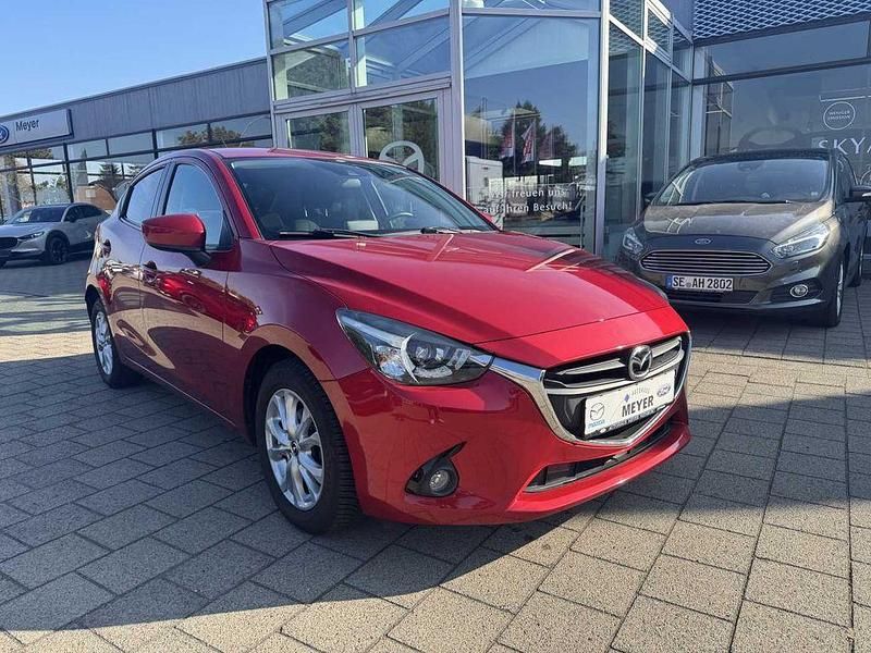 Rubinrotmetallic Gebraucht 2016 Mazda 2 Exclusive-Line Limousine | 9.900 € (Fairer Preis) - Bild 1/4