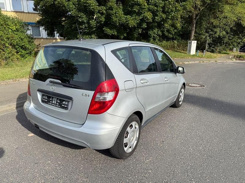 Gebraucht Mercedes A180 109 PS (80 kW) 2010 Silber Limousine