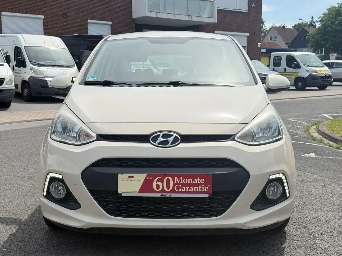 Gebraucht Hyundai i10 Intro Edition 67 PS (49 kW) 2014 Beige Kleinwagen